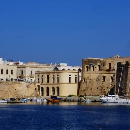 Charming For 6 Guests Baia Gallipoli