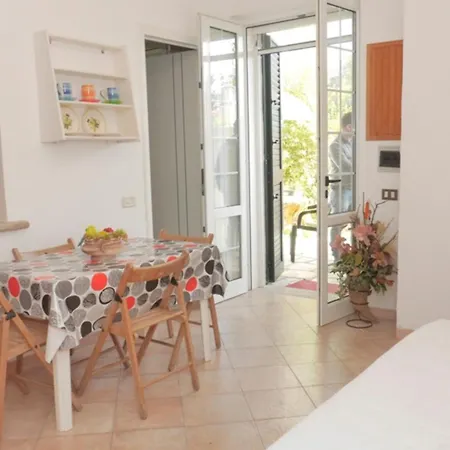 Charming For 6 Guests Baia Villa